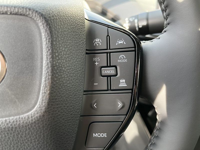 Toyota Prius 2.0L PHEV Executive Plug-in - fotka 15 z 31