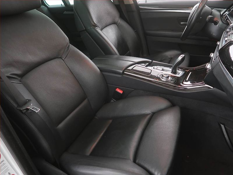 BMW Řada 5 (2012) Individual 525d xDrive, 4X4 - fotka 9 z 24