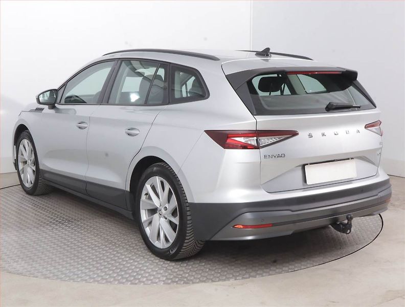 Škoda Enyaq (2021) Suite 60 (62 kWh), SoH 92% - fotka 4 z 18