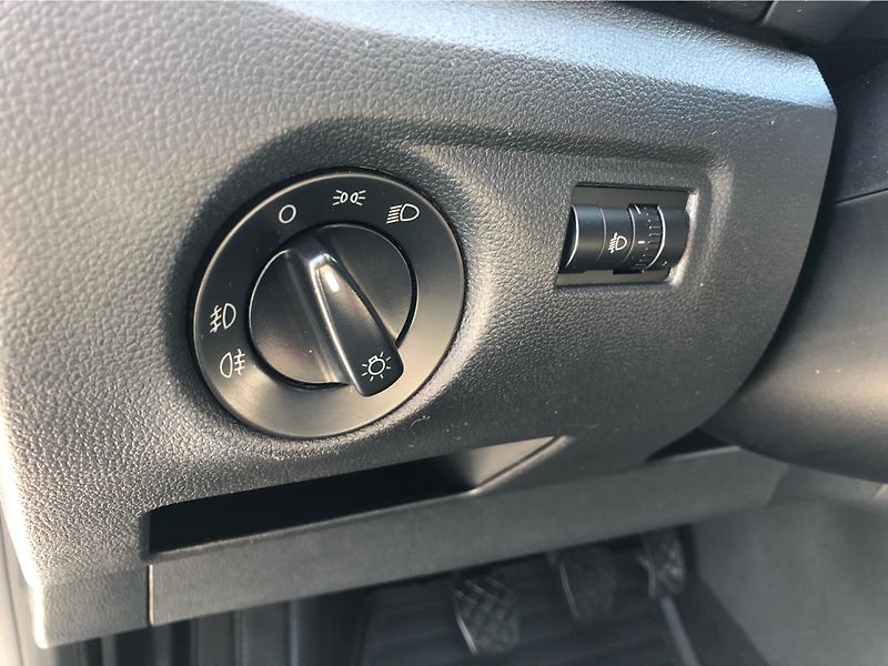Škoda Fabia 1.2 TSi Ambiente - fotka 16 z 27