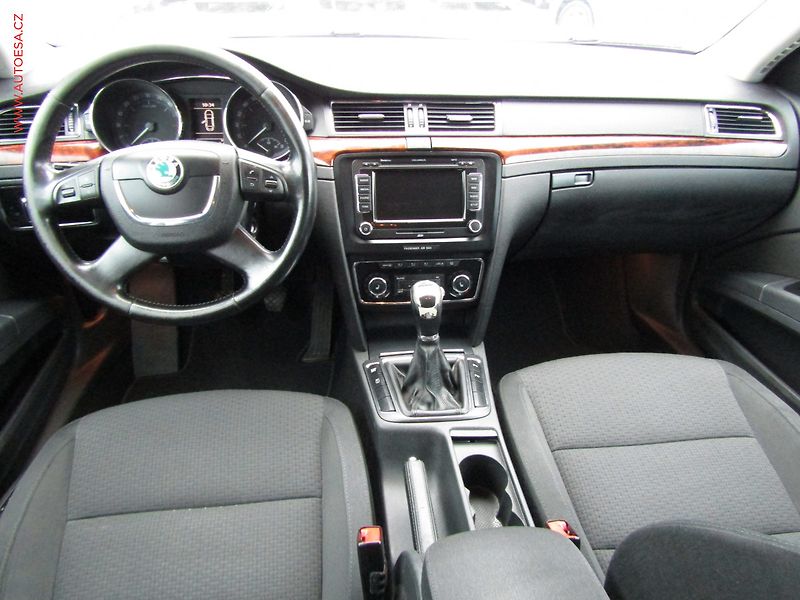 Škoda Superb (2008) 2.0 TDi, ČR, Xenon, AC - fotka 8 z 21