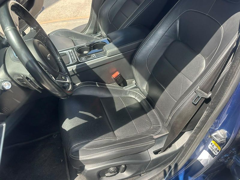 Jaguar XE (2016) 2.0D, 120KW, R SPORT - fotka 26 z 27