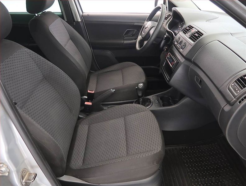 Škoda Fabia (2010) 1.2 TSI, Serv.kniha, nová STK - fotka 9 z 15