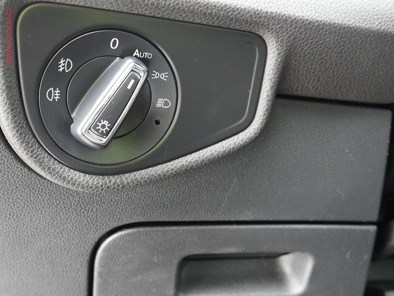 Volkswagen Touran (2017) 1.6TDI, AC - fotka 15 z 17