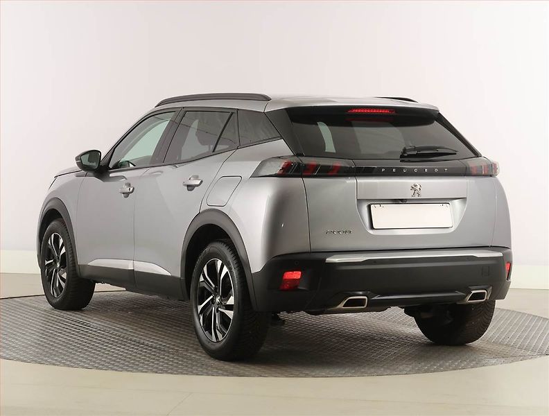Peugeot 2008 (2022) Allure 1.2 PureTech, Automat - fotka 4 z 25