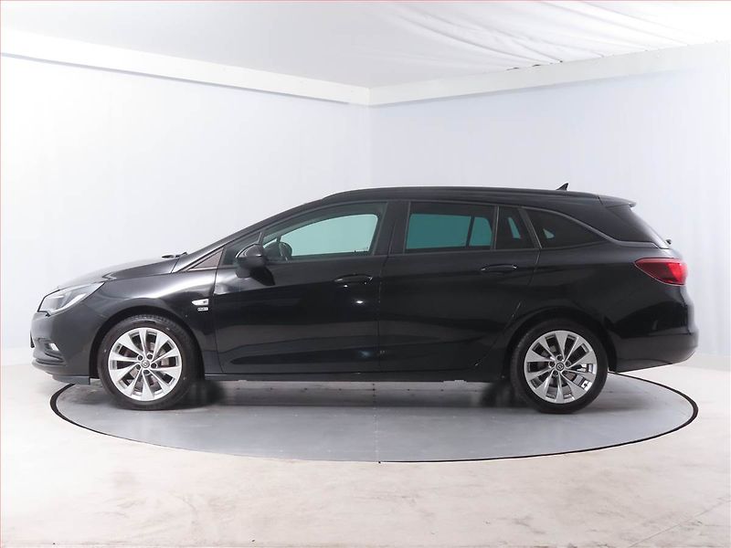 Opel Astra (2019) 1.6 CDTI, Navi, Tempomat - fotka 3 z 18