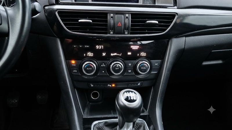 Mazda 6 2.0 benzin 121kw - fotka 22 z 28