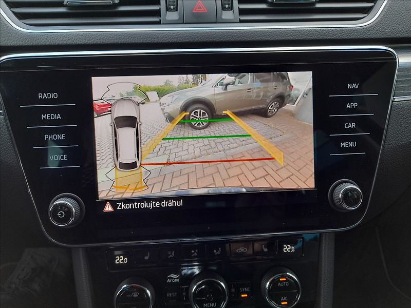 Škoda Superb 1,5 TSI DSG Style plus Rezerva - fotka 17 z 27