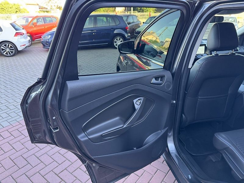 Ford Kuga (2017) 2.0TDCi AWD Xenony Kamera - fotka 22 z 49