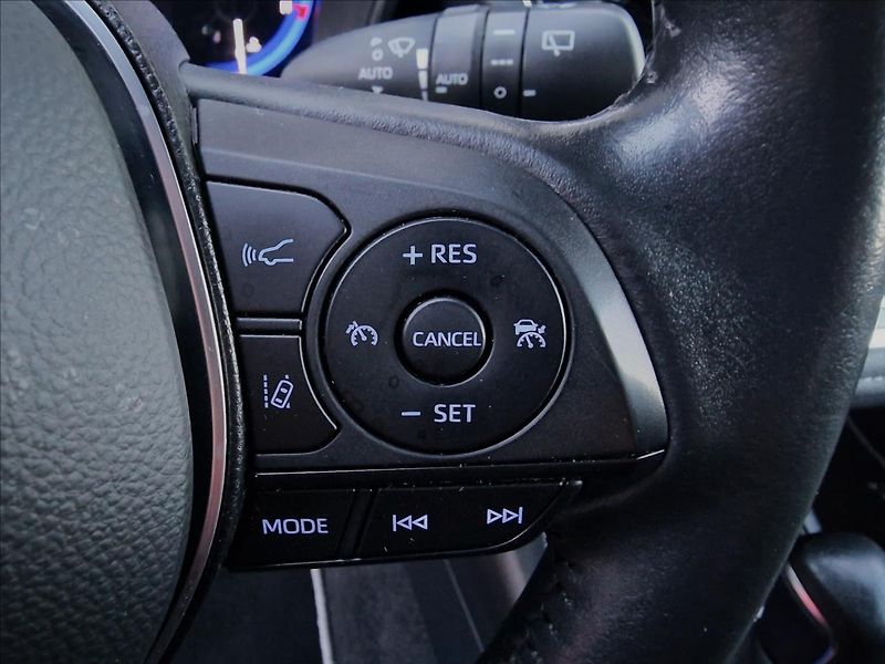 Toyota Corolla 1.8 Hybrid Comfort, ČR,1.Maj. - fotka 23 z 46