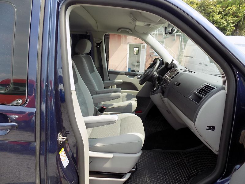Volkswagen Caravelle 2,0 TDI 103 KW COMFORT NAVI - fotka 29 z 45