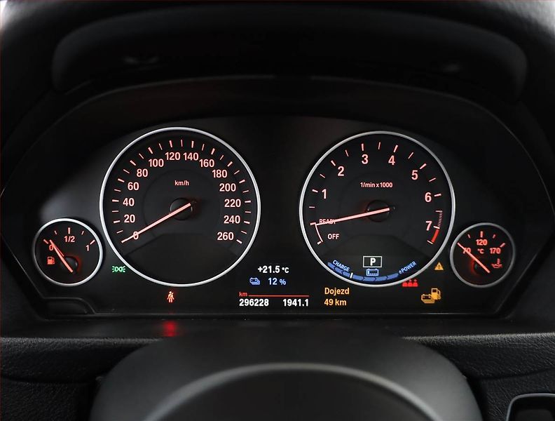 BMW Řada 3 (2016) 330e iPerformance, Automat - fotka 9 z 18