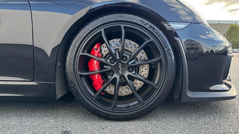 Porsche Cayman GT4 - fotka 10 z 30