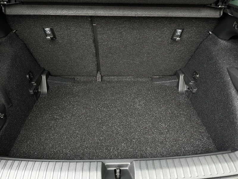 Škoda Kamiq 1.5TSi DSG Monte Carlo V.Cockp - fotka 45 z 48