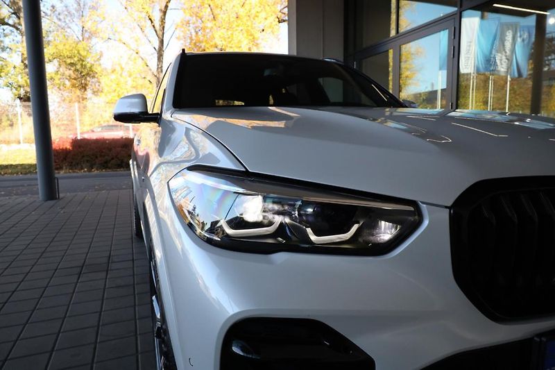 BMW X5 xDrive40i - fotka 24 z 33