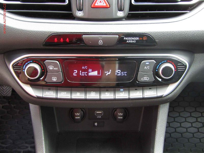 Hyundai i30 (2023) 1.0 T-GDi, ČR, Smart - fotka 15 z 21