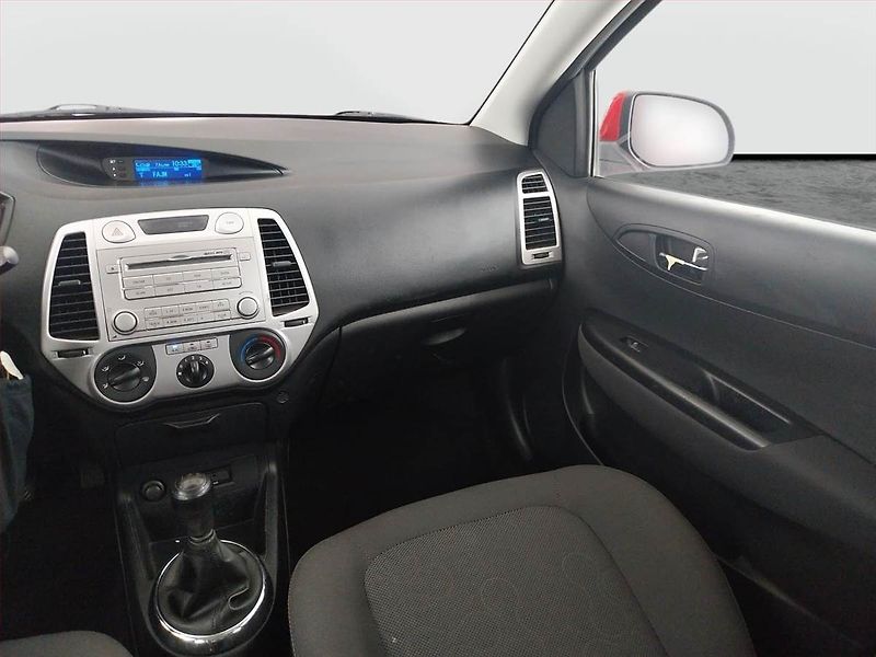 Hyundai i20 (2012) 1.2, ČR,1.maj - fotka 8 z 15