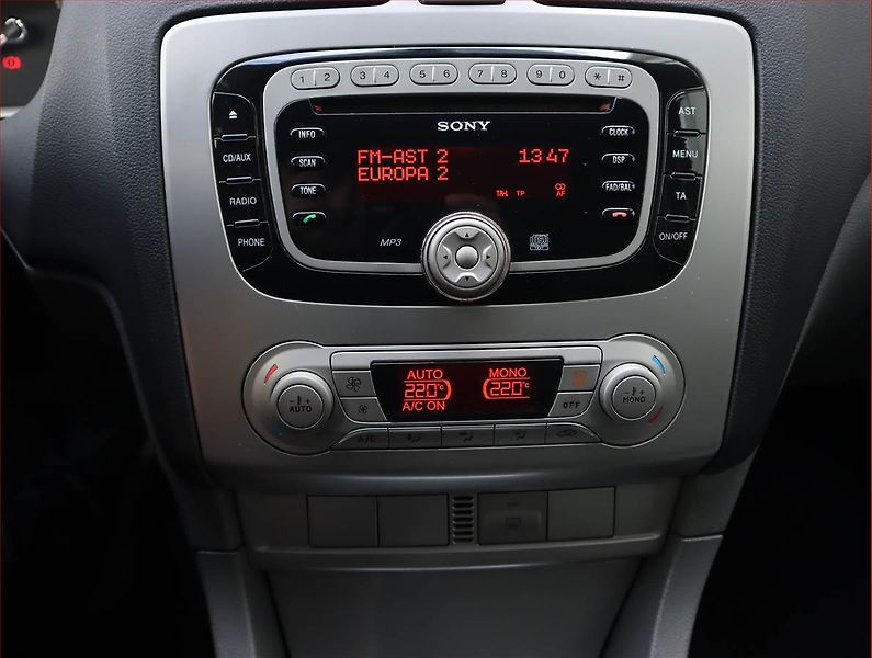 Ford Focus (2011) 1.6 16V, Tempomat - fotka 12 z 16