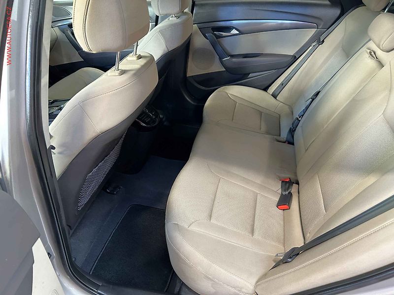 Hyundai i40 (2017) 1.7 CRDi, ČR, Navi, kamera - fotka 10 z 17