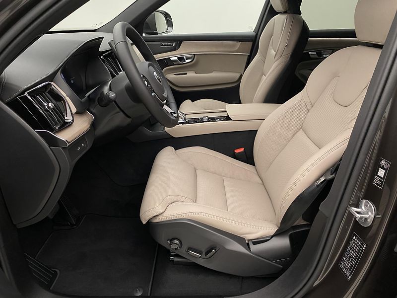 Volvo XC90 (2026) T8 AWD Plug-in BRIGHT PLUS 7m - fotka 3 z 69