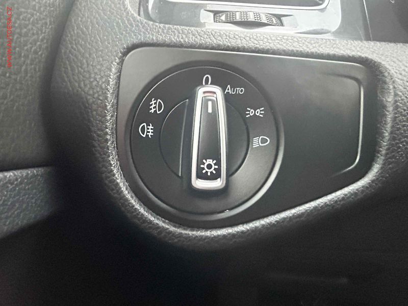 Volkswagen Golf (2018) 1.5 TSi, servis.kniha - fotka 13 z 18