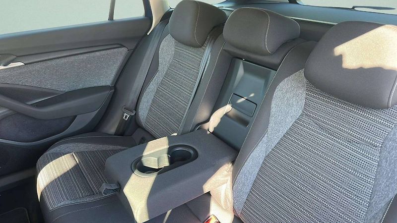 Škoda Superb Combi Selection 2,0TDI 110kW D - fotka 21 z 29