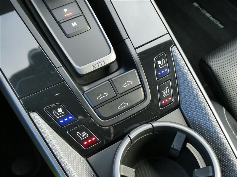 Porsche 911 3,0 Carrera 4, ČR, 2.Maj, DPH - fotka 37 z 53