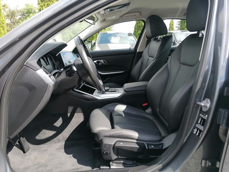 BMW Řada 3 (2020) 2.0 318D  A/T,Kůže,Ambient. - fotka 9 z 31