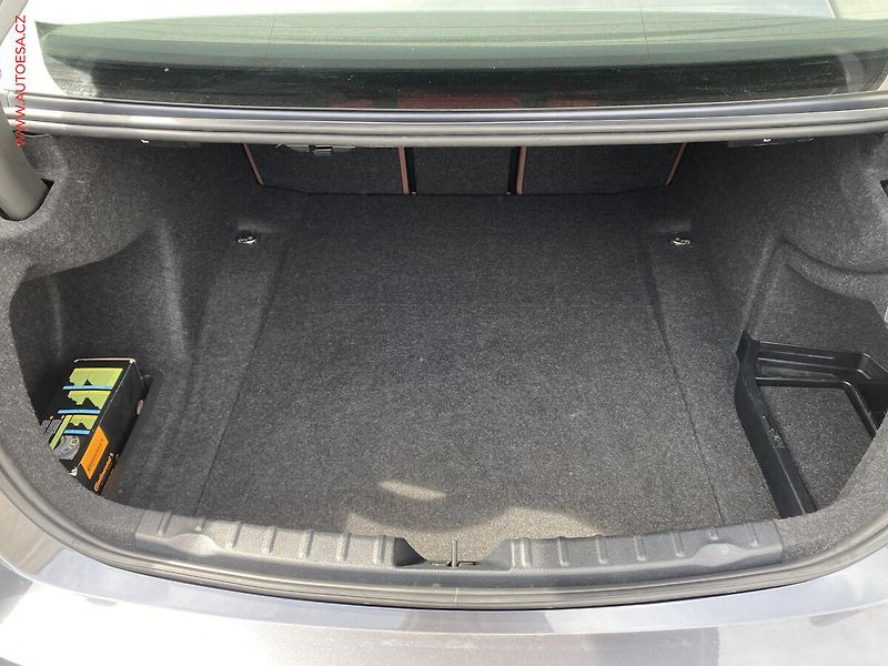 BMW Řada 3 (2013) 3.0i 335i, AT, navi, bixen - fotka 7 z 18