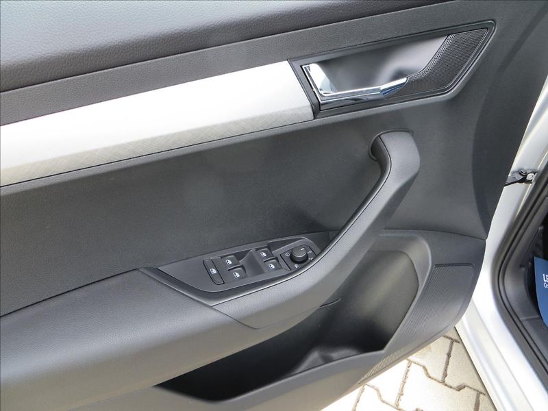 Škoda Karoq 1,5 TSI 110kW DSG Ambition ČR - fotka 12 z 24