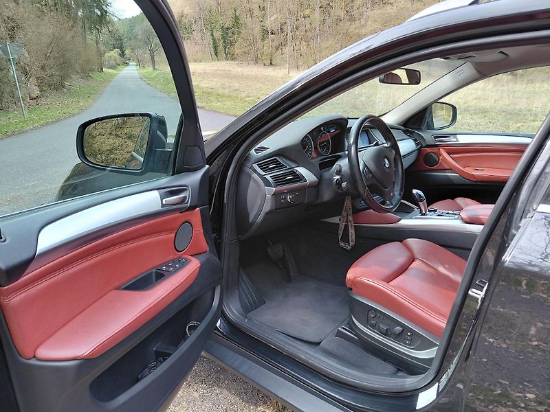 BMW X6 (2013) Pěkný stav, málo najeto - fotka 10 z 27