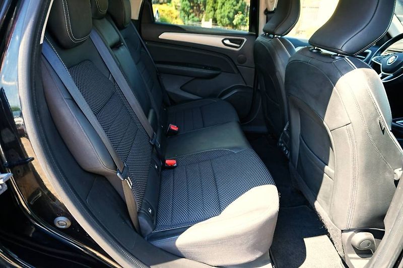 Renault Arkana (2021) INTENSE 1,6 E-TECH 105 kW - fotka 16 z 57