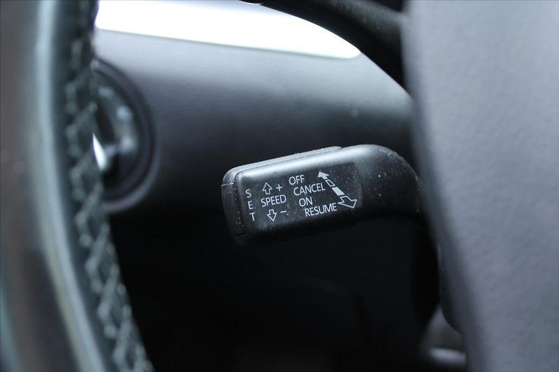 Volkswagen Sharan 2.0TDI 4MOTION HIGHLINE 7-MÍST - fotka 18 z 31