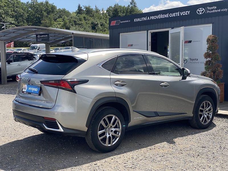 Lexus NX 300h 2.5HSD, ČR-2m, Limited, 4x4 - fotka 7 z 31