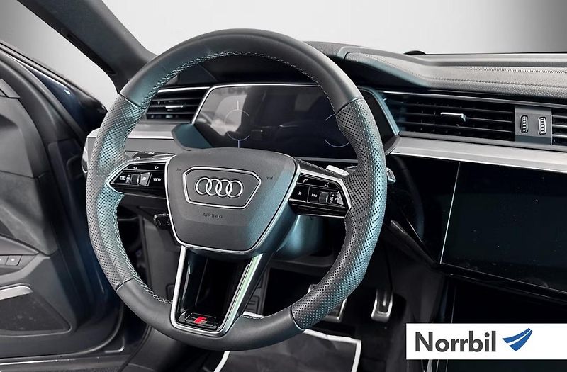 Audi Q8 e-tron 55 Q 360k 4 zóny Pano Matrix - fotka 12 z 22