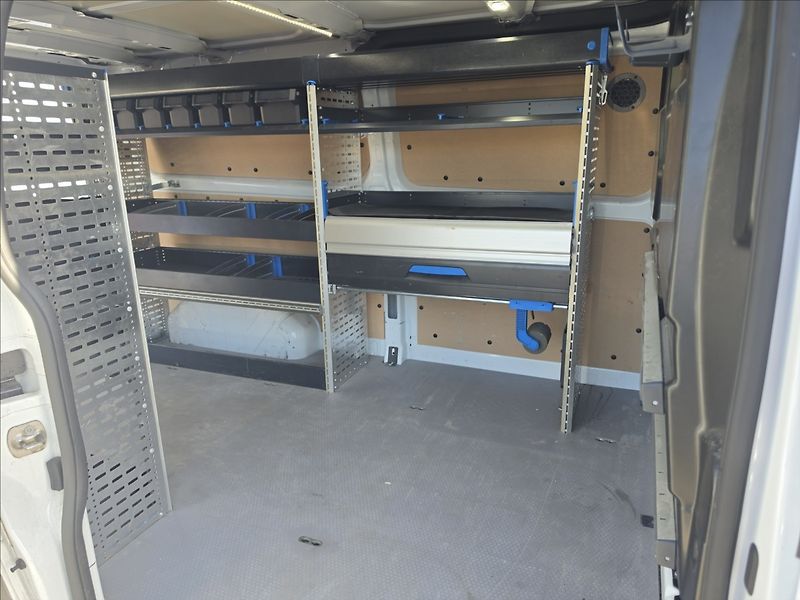 Ford Transit Custom 2,0 TDCi 96KW L2H1 - fotka 23 z 38