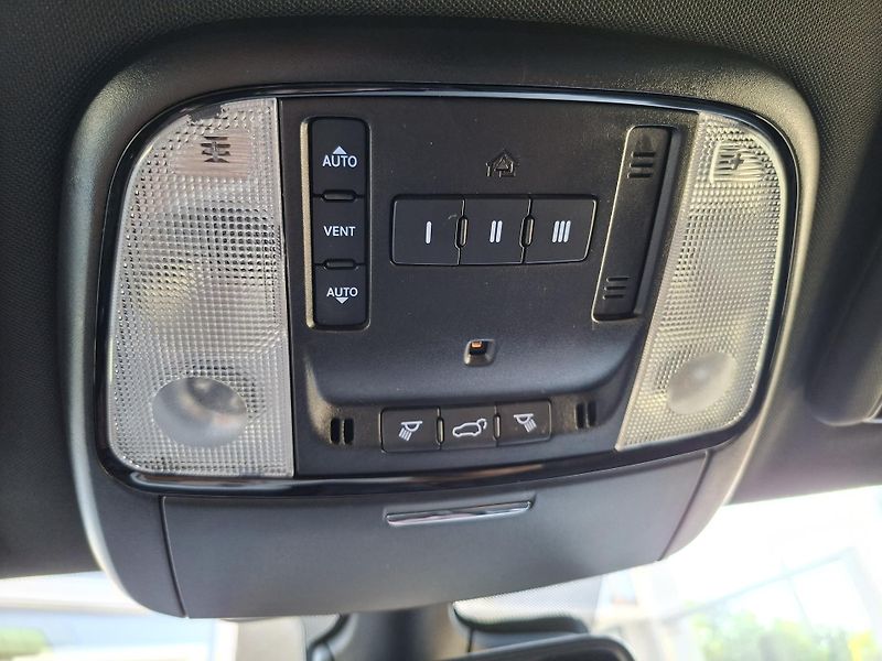Dodge Durango (2023) 5,7L V8 4x4, Max výbava, tažné - fotka 29 z 35