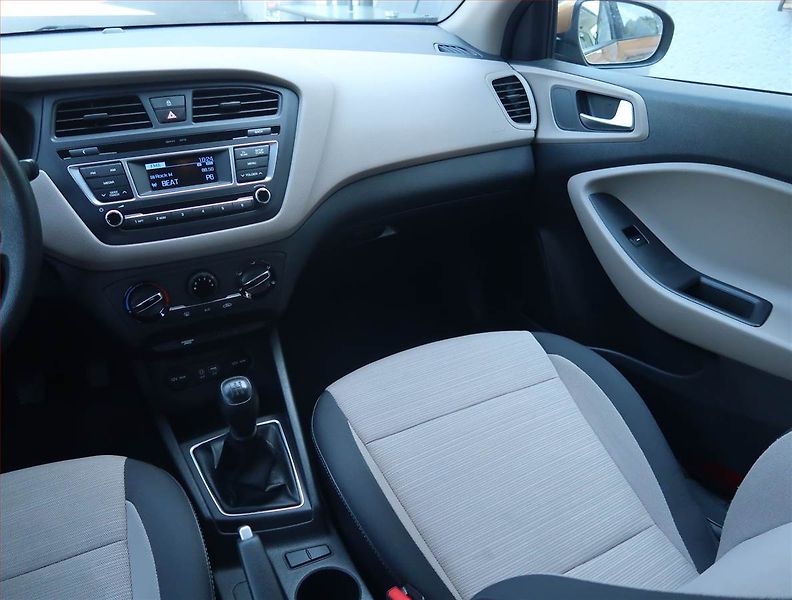Hyundai i20 (2015) 1.2, Serv.kniha - fotka 8 z 16