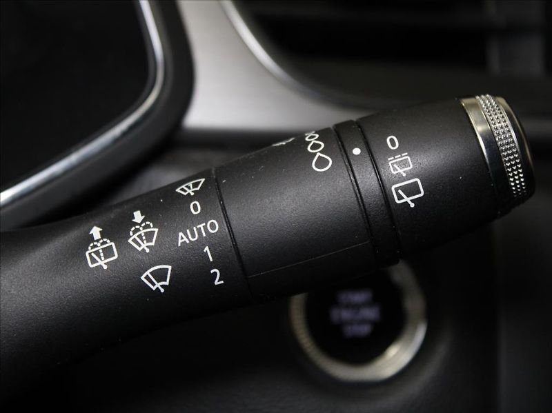 Renault Captur 1,3 TCe 140k. AT Techno 1.maj. - fotka 18 z 22