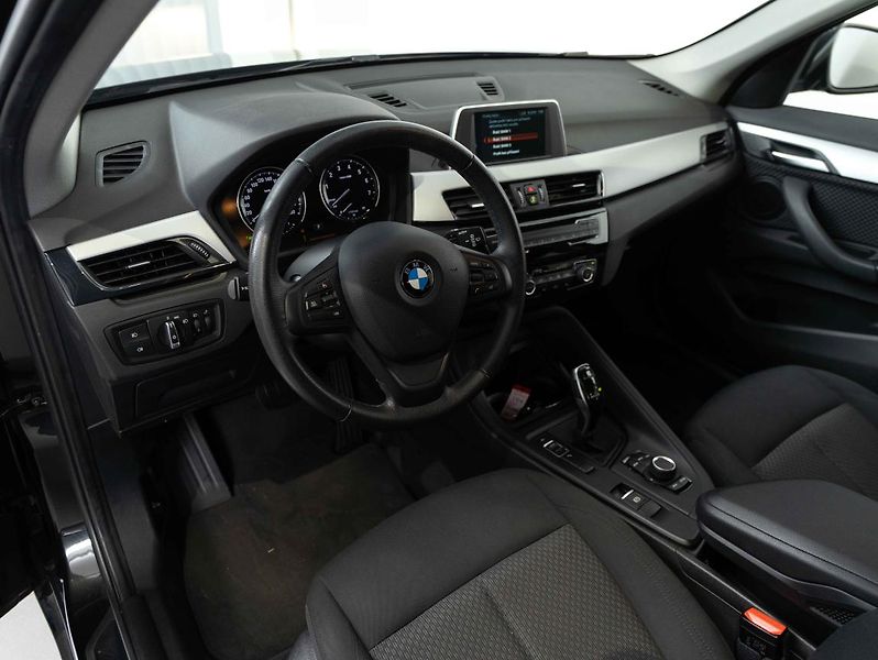 BMW X1 sDrive18i - fotka 11 z 22