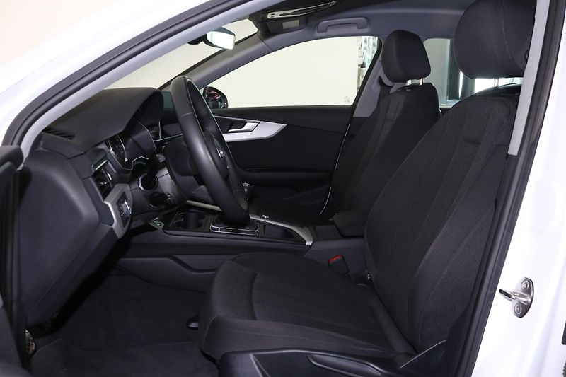 Audi A4 Limuzína 35 TFSI 110 kW - fotka 11 z 25