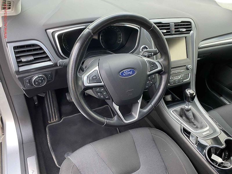 Ford Mondeo (2015) 2.0 TDCi, Titanium, park - fotka 12 z 18