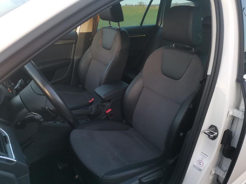 Škoda Octavia 2,0TDI DSG 110kW ACC STYLEPLUS - fotka 23 z 87