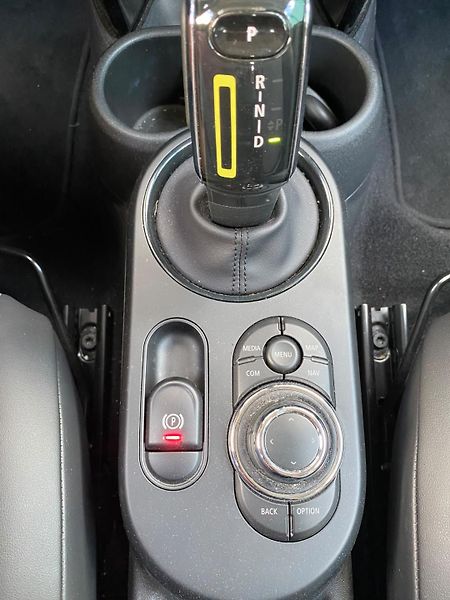Mini Cooper (2022) SE 135 kW 2022 - fotka 15 z 18