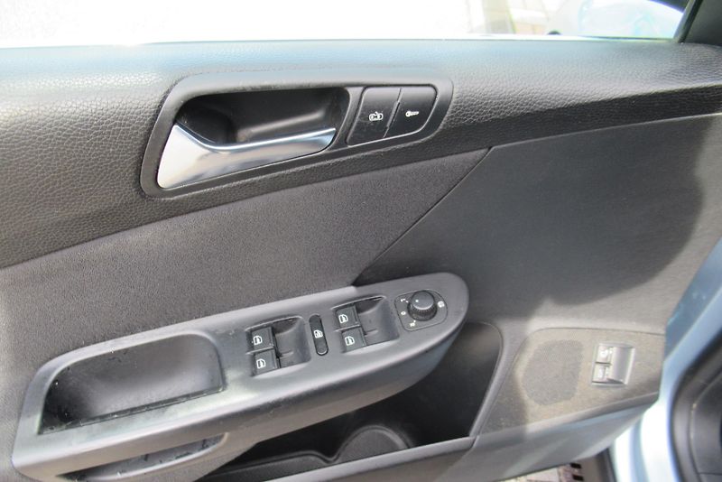 Volkswagen Passat 1.9 TDi AUT. KLIMA  - fotka 16 z 19