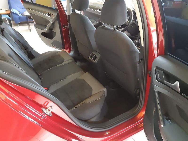 Volkswagen Golf 1.4 TSI NAVI XENON WEBASTO - fotka 23 z 26