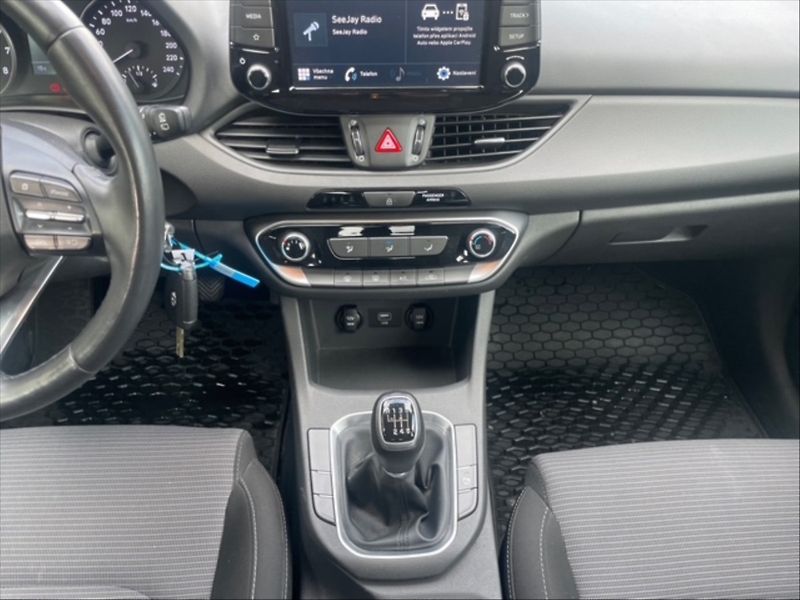 Hyundai i30 1,5 i Family Comfort - fotka 10 z 11
