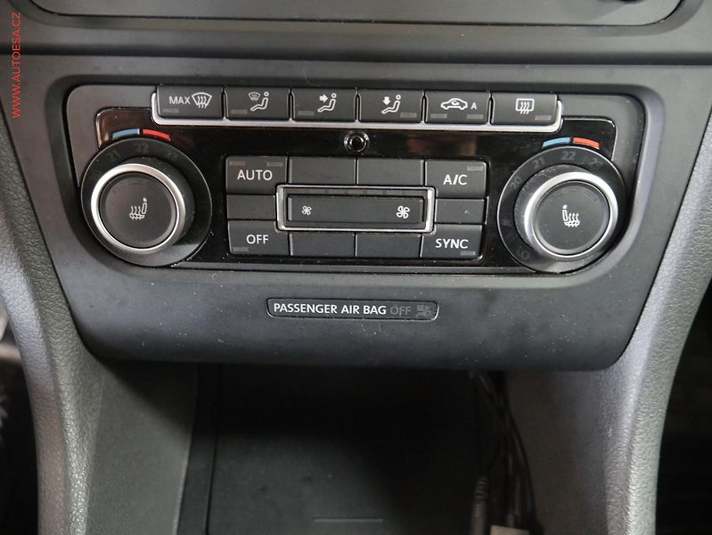 Volkswagen Golf (2012) 1.6.TDi 4x4, ČR, AC, park - fotka 19 z 21