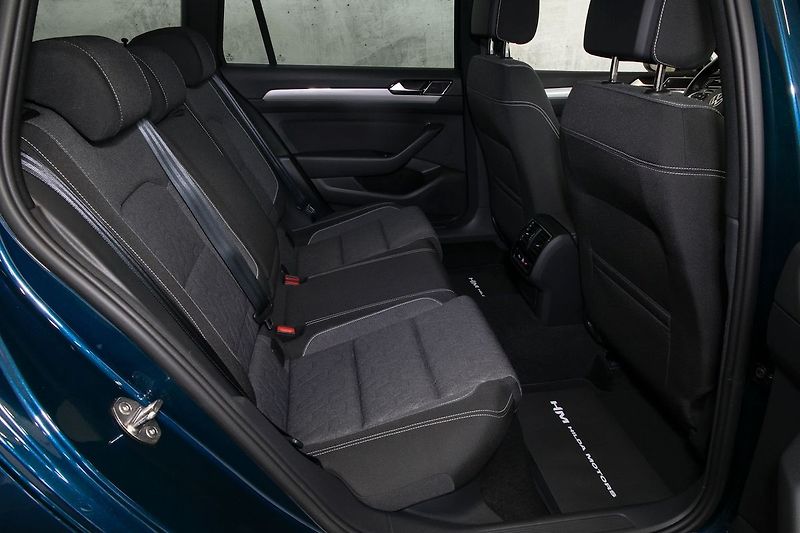 Volkswagen Passat 2.0TDI 110kW DSG IQ ACC Kamera - fotka 10 z 24