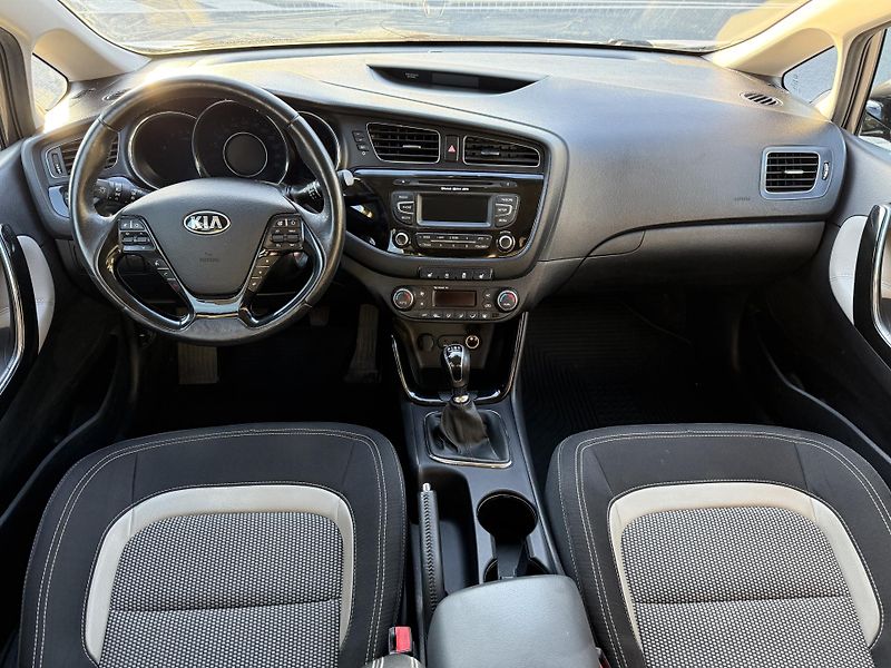 Kia Ceed SW (2014) 1.6 CRDI EXCLUSIVE - fotka 8 z 13